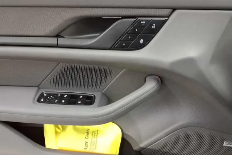 Porsche Taycan din 2023 cu 80.655 km - oferta POR183041 - foto 4