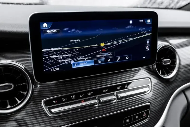 Mercedes-Benz V 300 (Clasa V) din 2023 cu 40.532 km - oferta MER183068 - foto 11