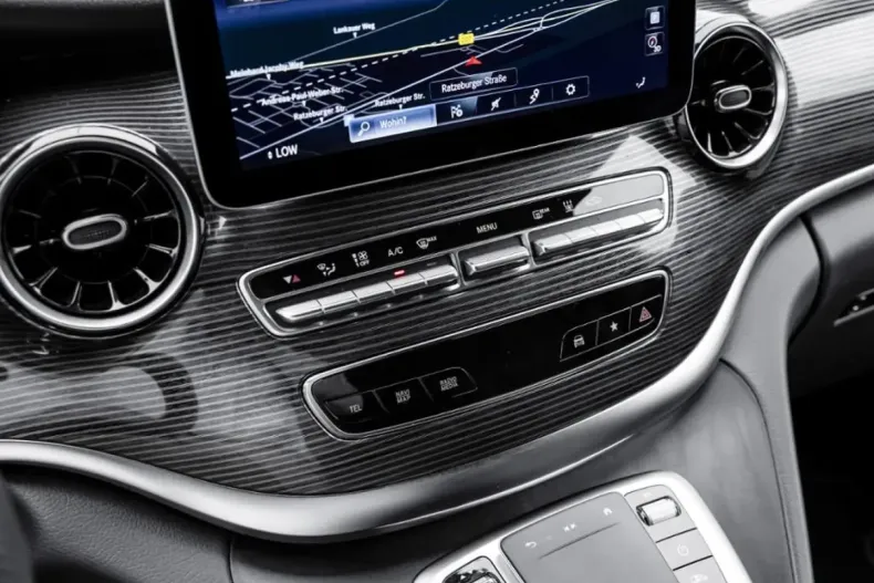 Mercedes-Benz V 300 (Clasa V) din 2023 cu 40.532 km - oferta MER183068 - foto 12