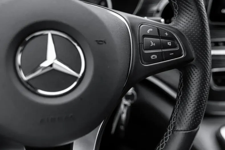 Mercedes-Benz V 300 (Clasa V) din 2023 cu 40.532 km - oferta MER183068 - foto 17