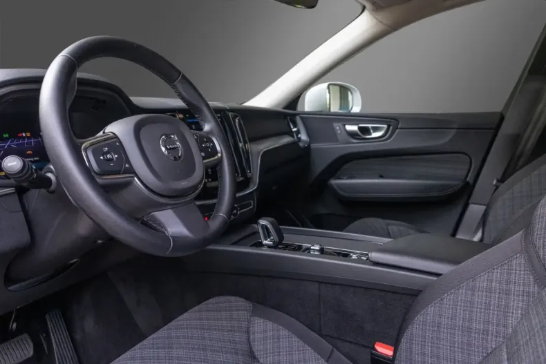 Volvo XC60 din 2024 cu 23.900 km - oferta VOL183080 - foto 12