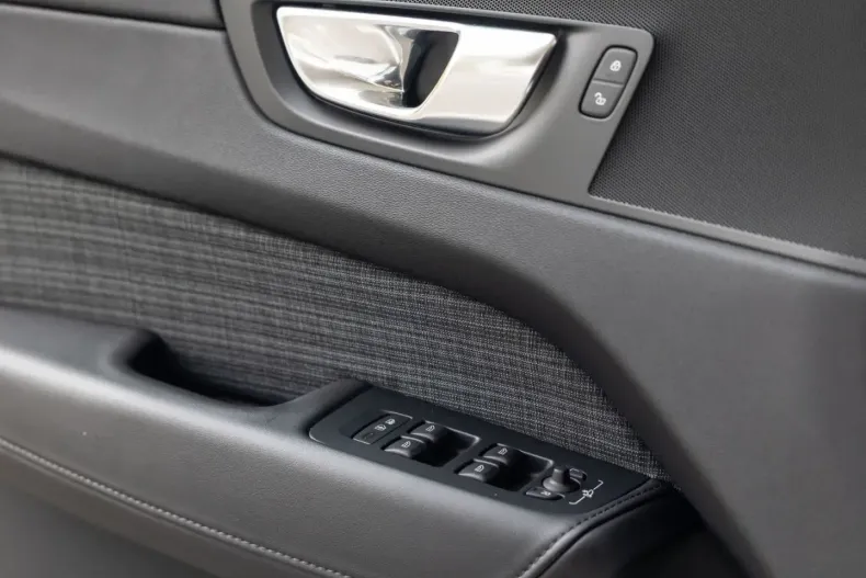 Volvo XC60 din 2024 cu 23.900 km - oferta VOL183080 - foto 22