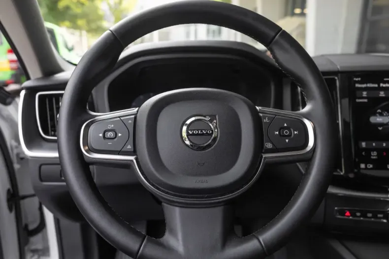 Volvo XC60 din 2024 cu 23.900 km - oferta VOL183080 - foto 23