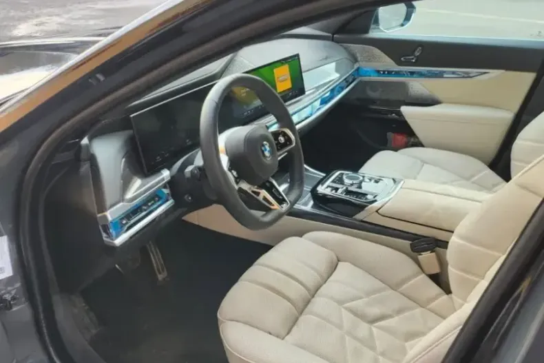 BMW 740 (Seria 7) din 2025 cu 17.000 km - oferta BMW183083 - foto 4