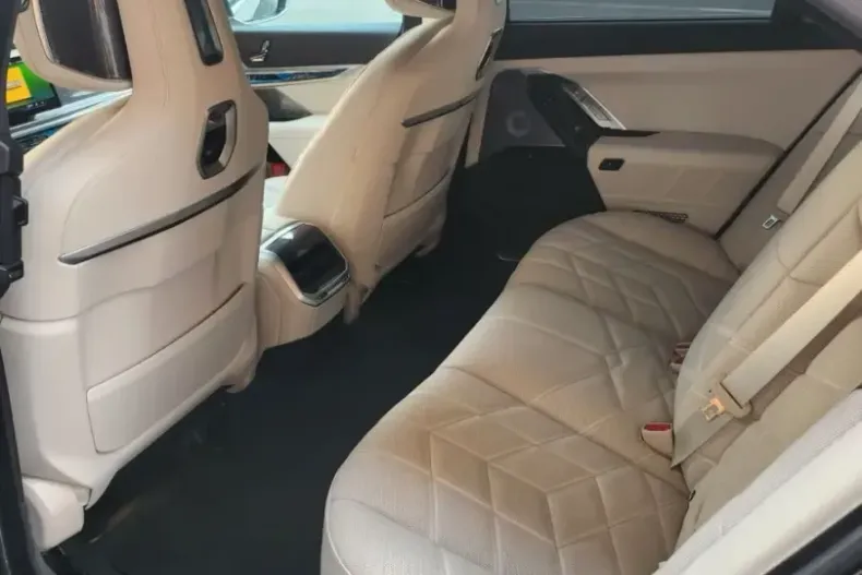 BMW 740 (Seria 7) din 2025 cu 17.000 km - oferta BMW183083 - foto 5