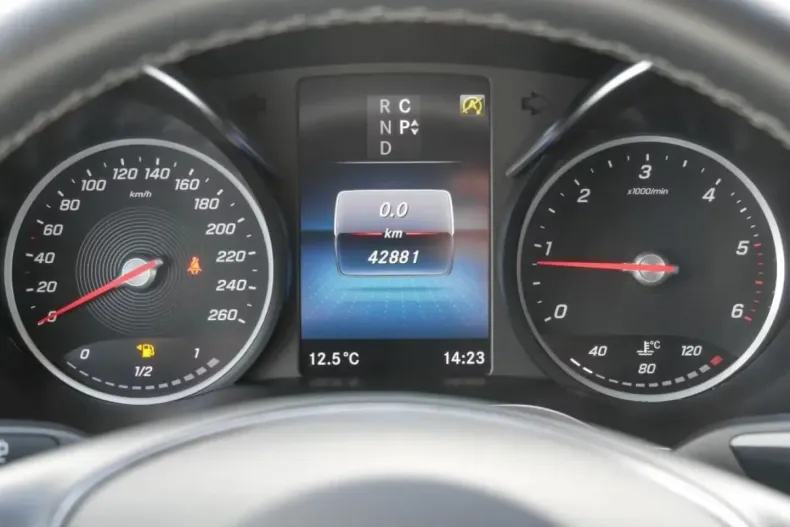 Mercedes-Benz V 300 (Clasa V) din 2024 cu 42.911 km - oferta MER183088 - foto 13