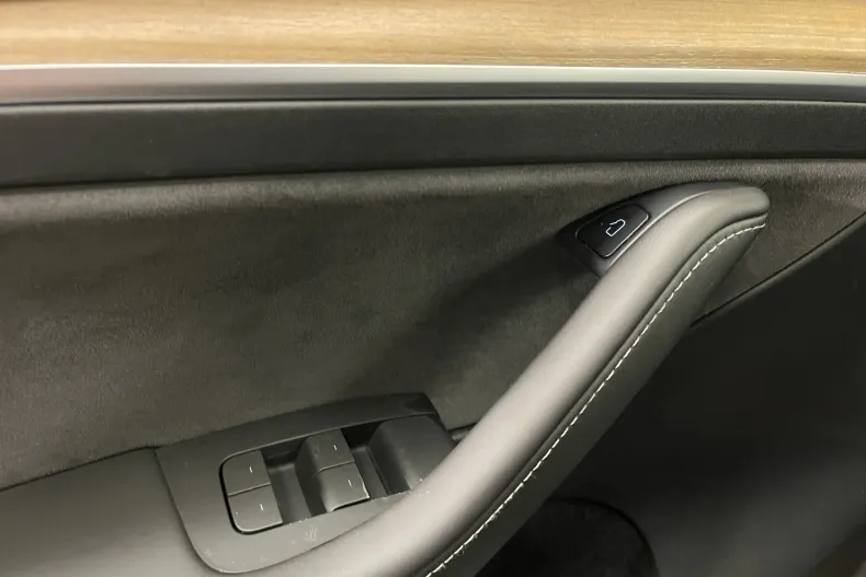 Tesla Model Y din 2022 cu 72.374 km - oferta TES183112 - foto 36