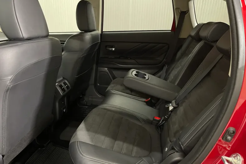 Mitsubishi Outlander din 2020 cu 132.711 km - oferta MIT183114 - foto 11