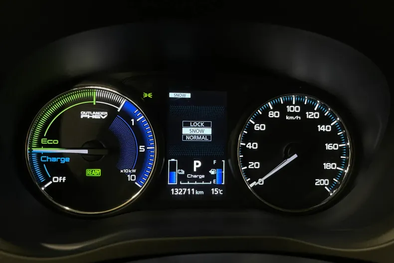 Mitsubishi Outlander din 2020 cu 132.711 km - oferta MIT183114 - foto 27