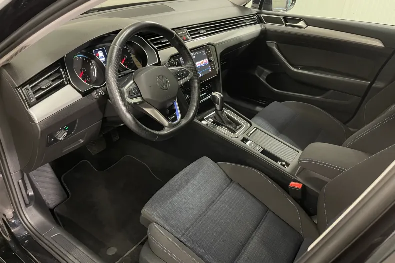 Volkswagen Passat din 2021 cu 71.438 km - oferta VOL183117 - foto 5