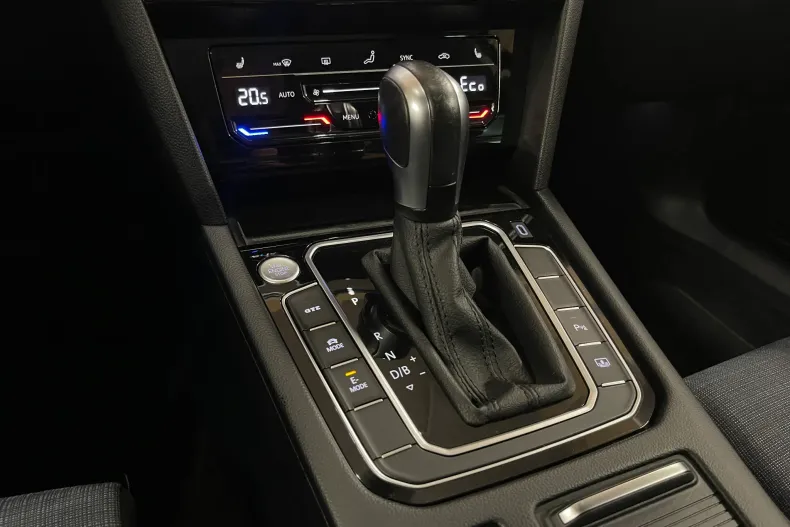 Volkswagen Passat din 2021 cu 71.438 km - oferta VOL183117 - foto 26