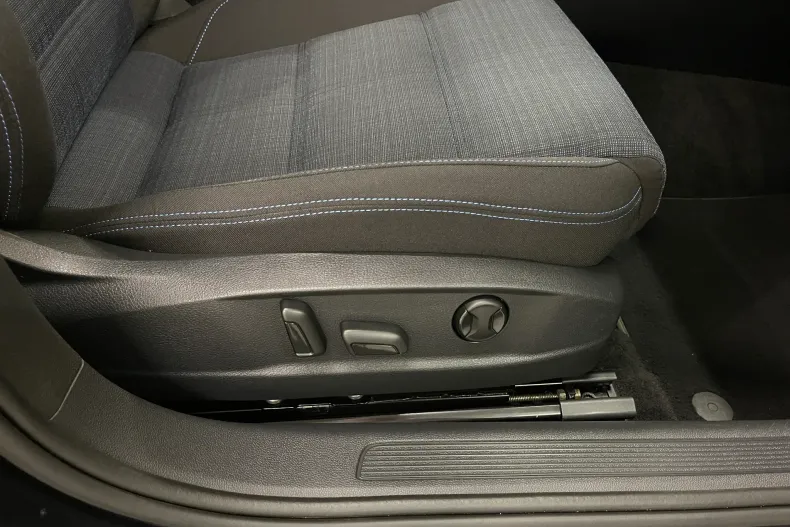 Volkswagen Passat din 2021 cu 71.438 km - oferta VOL183117 - foto 28