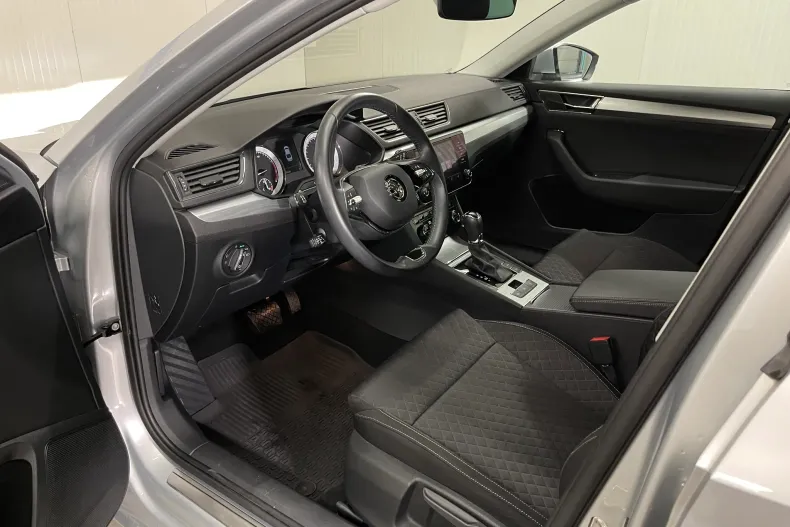 Skoda Superb din 2021 cu 30.446 km - oferta SKO183120 - foto 5