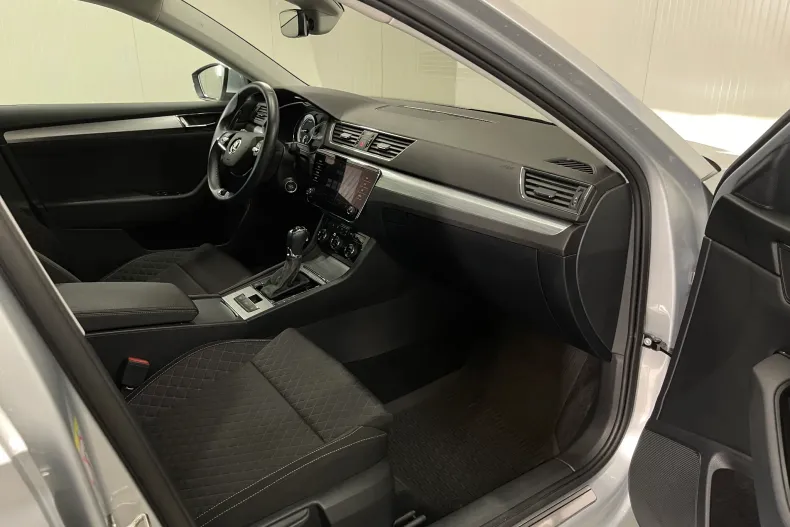 Skoda Superb din 2021 cu 30.446 km - oferta SKO183120 - foto 9