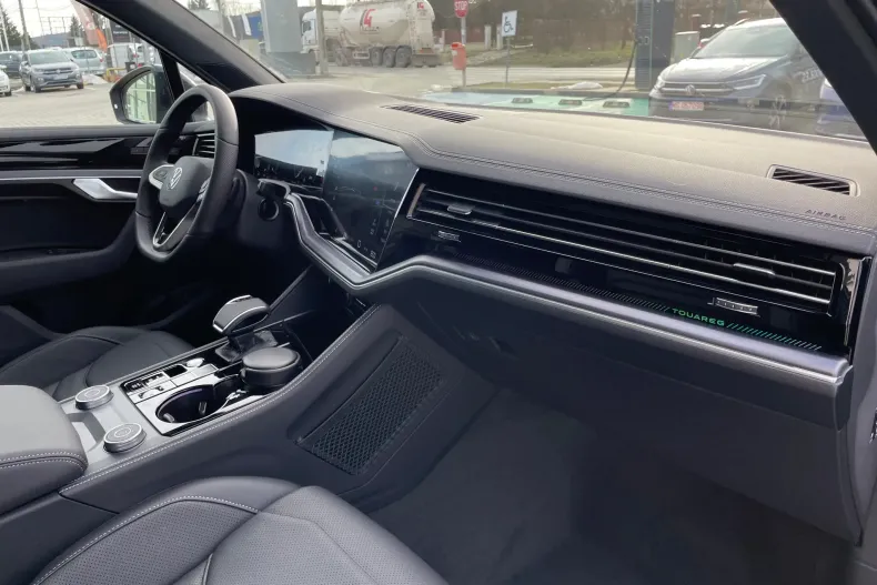Volkswagen Touareg din 2025 cu 1 km - oferta VOL183131 - foto 24