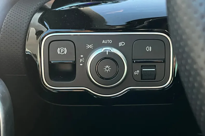 Mercedes-Benz CLA (Clasa CLA) din 2024 cu 14.964 km - oferta MER183146 - foto 17