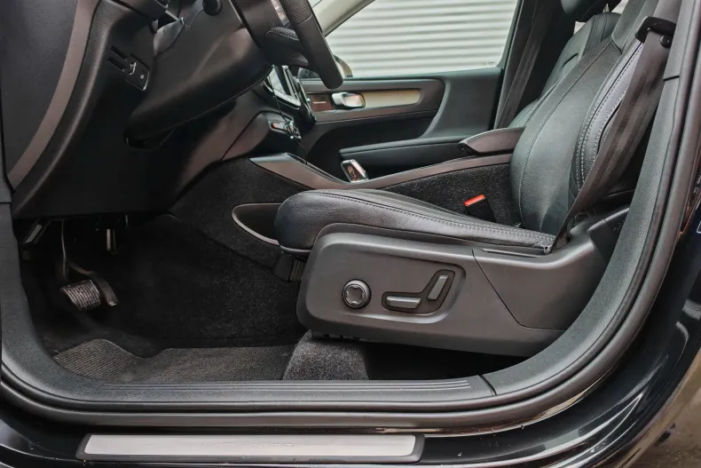 Volvo XC40 din 2020 cu 85.532 km - oferta VOL183187 - foto 15