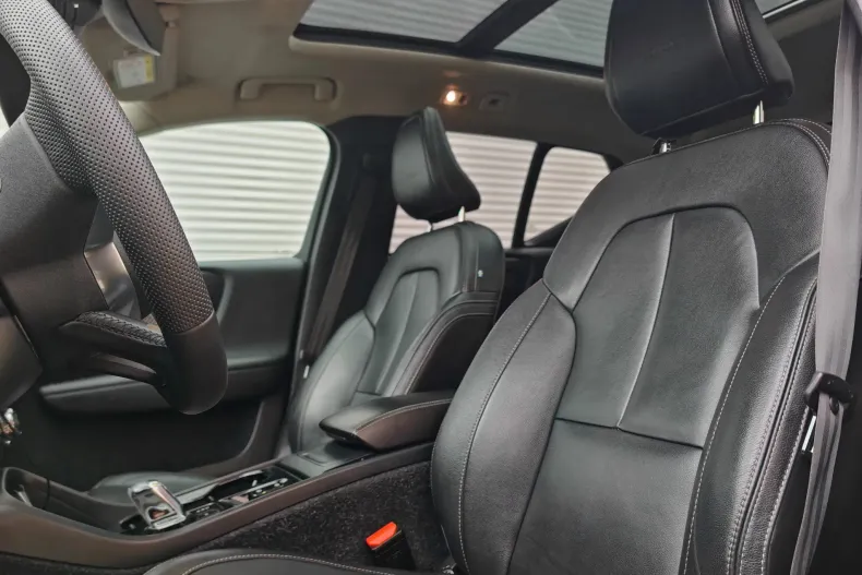 Volvo XC40 din 2020 cu 85.532 km - oferta VOL183187 - foto 17