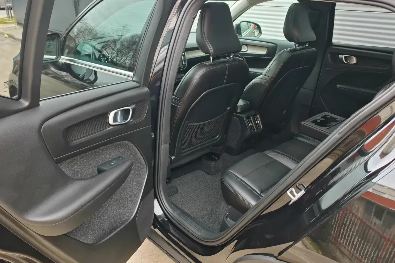 Volvo XC40 din 2020 cu 85.532 km - oferta VOL183187 - foto 18