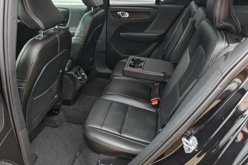 Volvo XC40 din 2020 cu 85.532 km - oferta VOL183187 - foto 19