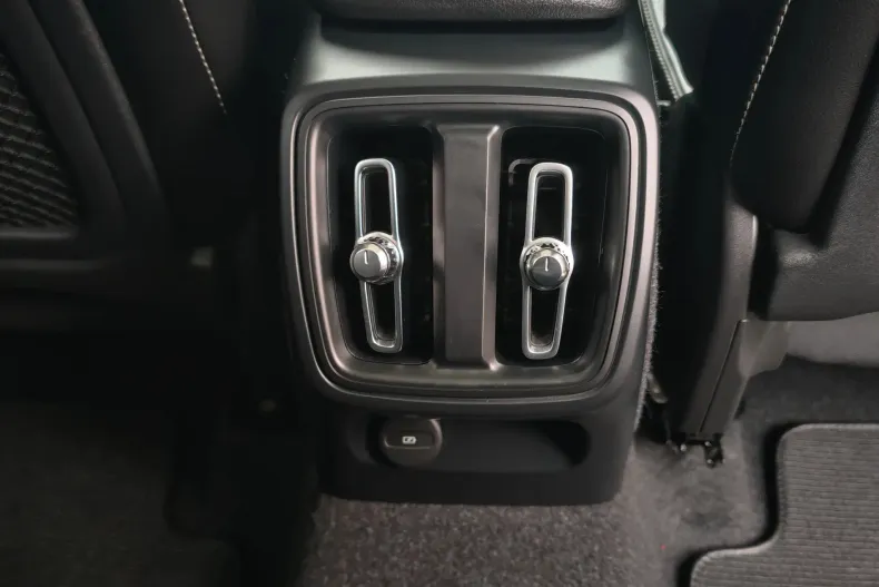 Volvo XC40 din 2020 cu 85.532 km - oferta VOL183187 - foto 23