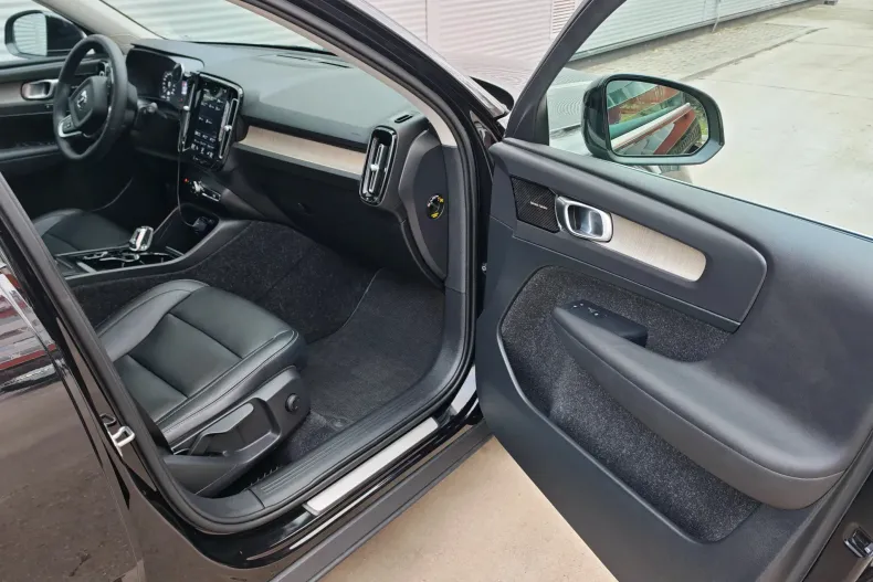 Volvo XC40 din 2020 cu 85.532 km - oferta VOL183187 - foto 25