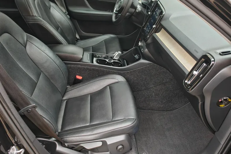 Volvo XC40 din 2020 cu 85.532 km - oferta VOL183187 - foto 26