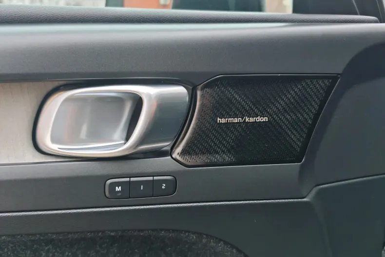 Volvo XC40 din 2020 cu 85.532 km - oferta VOL183187 - foto 36