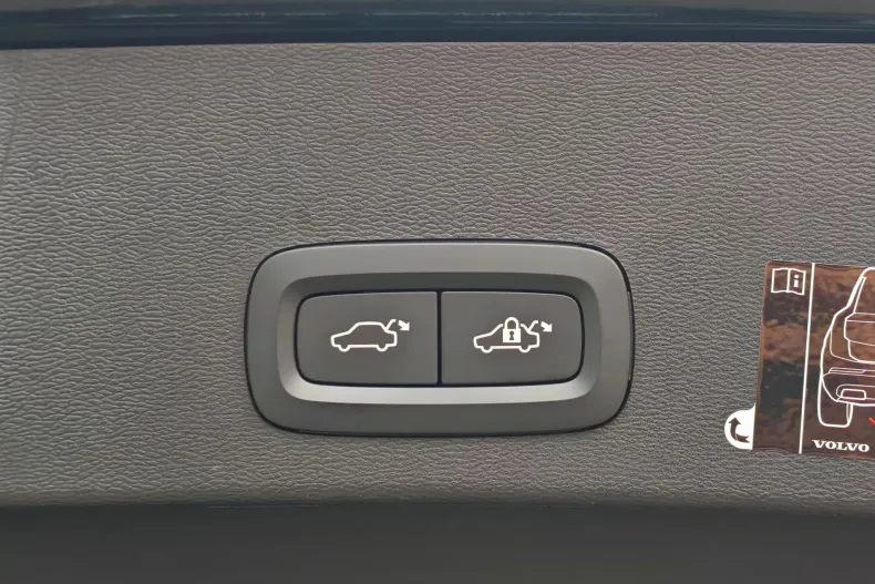 Volvo XC40 din 2020 cu 85.532 km - oferta VOL183187 - foto 37