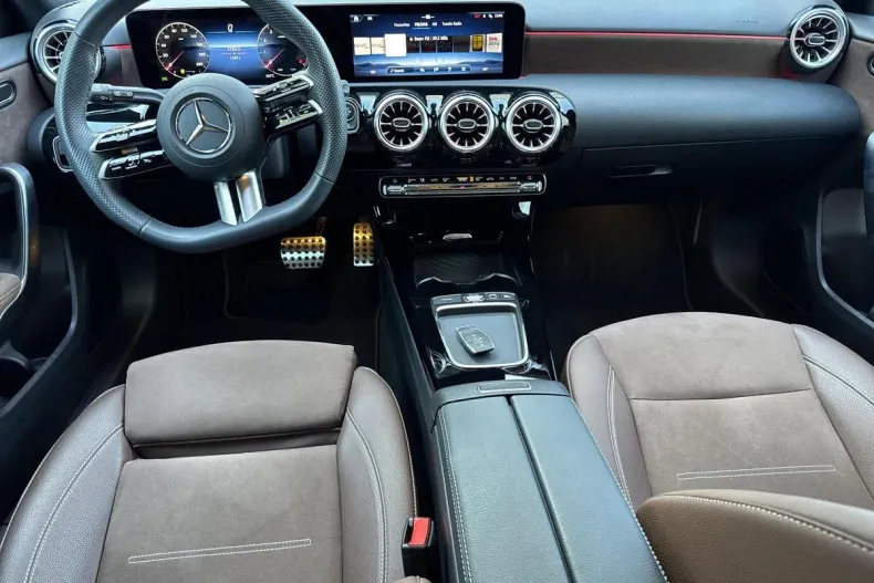 Mercedes-Benz A 200 (Clasa A) din 2024 cu 12.090 km - oferta MER183225 - foto 9