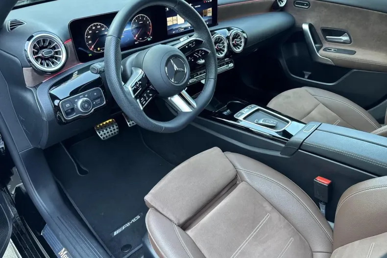 Mercedes-Benz A 200 (Clasa A) din 2024 cu 12.090 km - oferta MER183225 - foto 10