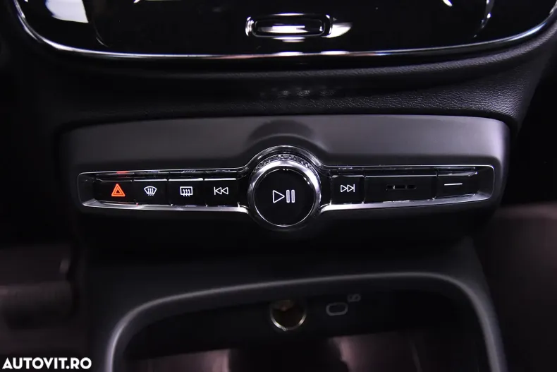 Volvo XC40 din 2024 cu 39.511 km - oferta VOL183237 - foto 17