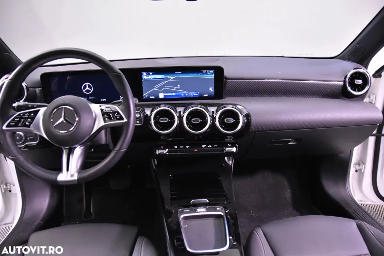 Mercedes-Benz A 200 (Clasa A) din 2024 cu 10.514 km - oferta MER183464 - foto 10