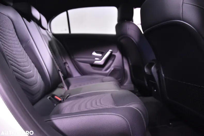 Mercedes-Benz A 200 (Clasa A) din 2024 cu 10.514 km - oferta MER183464 - foto 13