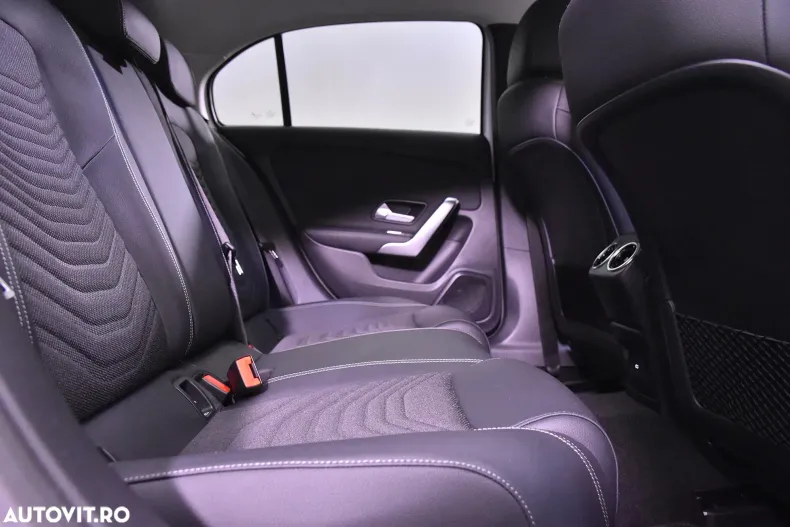 Mercedes-Benz A 180 (Clasa A) din 2023 cu 14.368 km - oferta MER183497 - foto 12