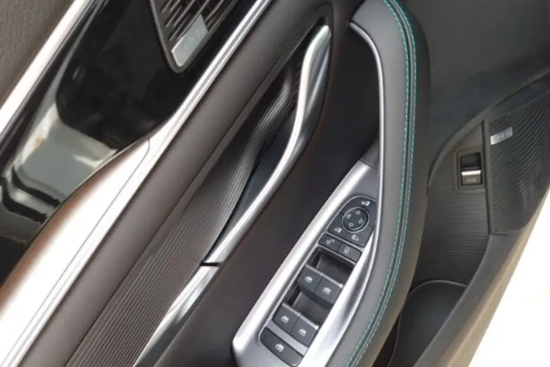 BYD SEAL U din 2025 cu 13.213 km - oferta BYD183519 - foto 12