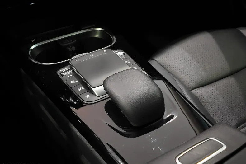 Mercedes-Benz A 250 (Clasa A) din 2022 cu 81.500 km - oferta MER183529 - foto 26