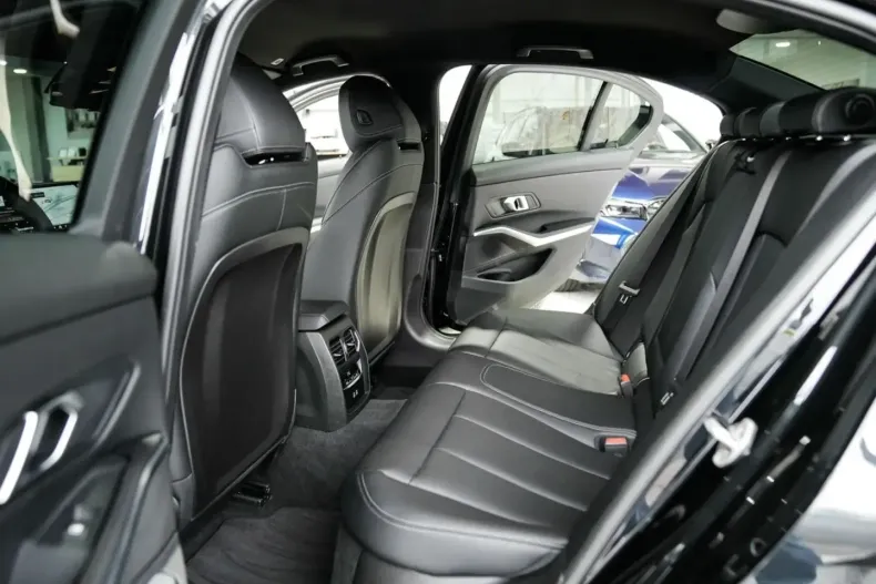 BMW 320 (Seria 3) din 2025 cu 7.350 km - oferta BMW183586 - foto 21