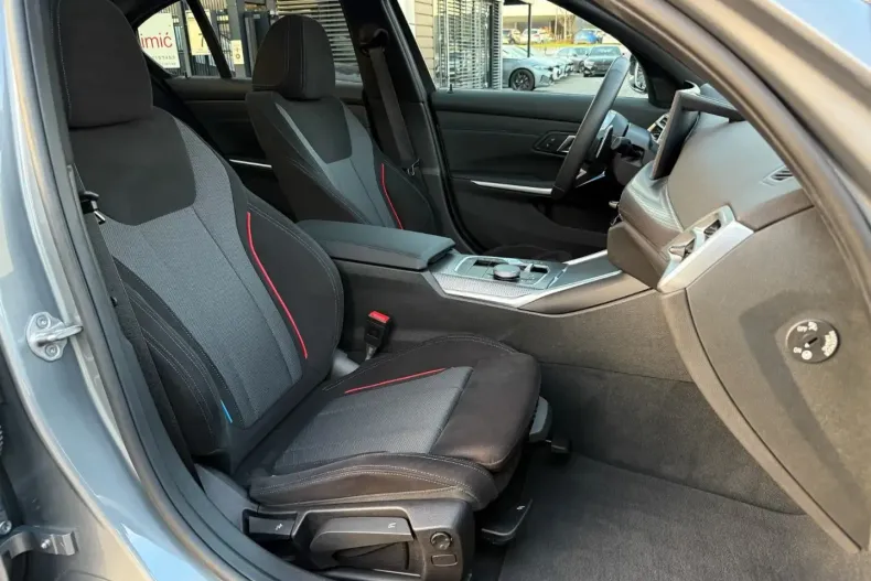 BMW 320 (Seria 3) din 2025 cu 23.900 km - oferta BMW183590 - foto 12