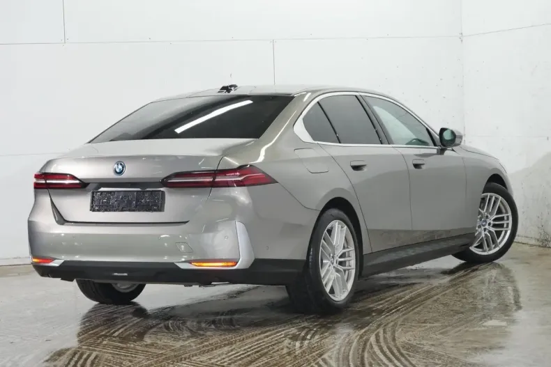 BMW 530 (Seria 5) din 2024 cu 46.166 km - oferta BMW183596 - foto 3