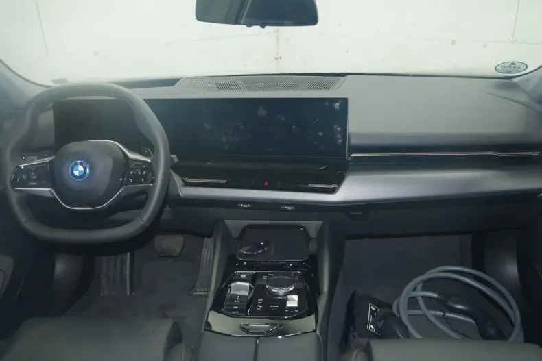 BMW 530 (Seria 5) din 2024 cu 46.166 km - oferta BMW183596 - foto 11