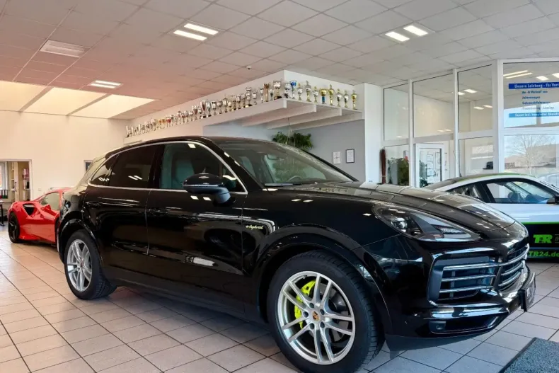 Porsche Cayenne din 2022 cu 83.552 km - oferta POR183599 - foto 1