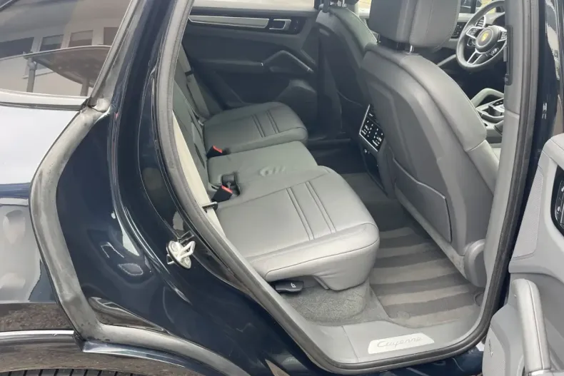 Porsche Cayenne din 2022 cu 72.790 km - oferta POR183603 - foto 37