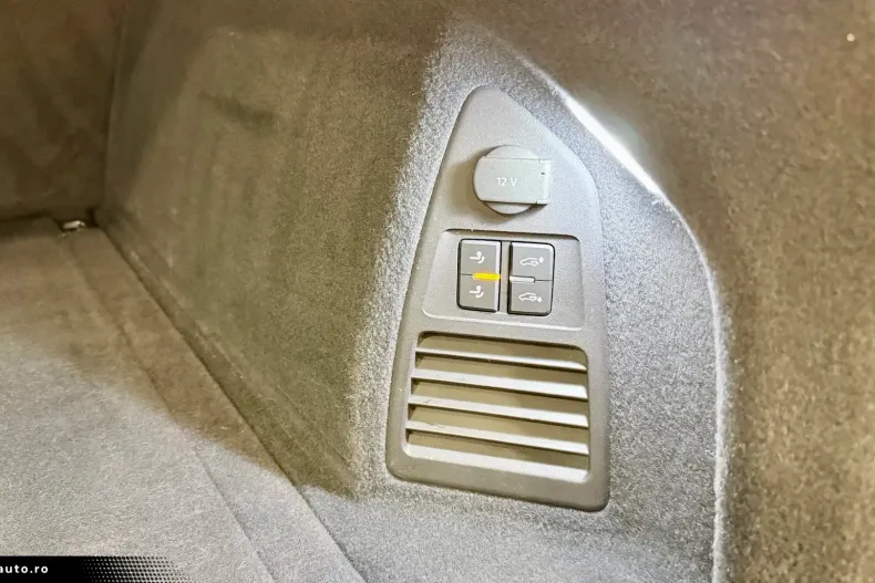 Volkswagen Touareg din 2021 cu 106.134 km - oferta VOL183604 - foto 39