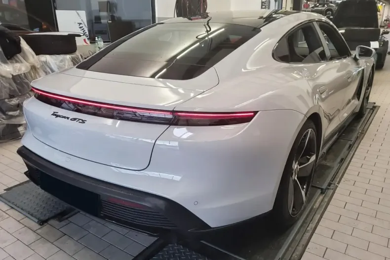 Porsche Taycan din 2022 cu 49.990 km - oferta POR183610 - foto 3