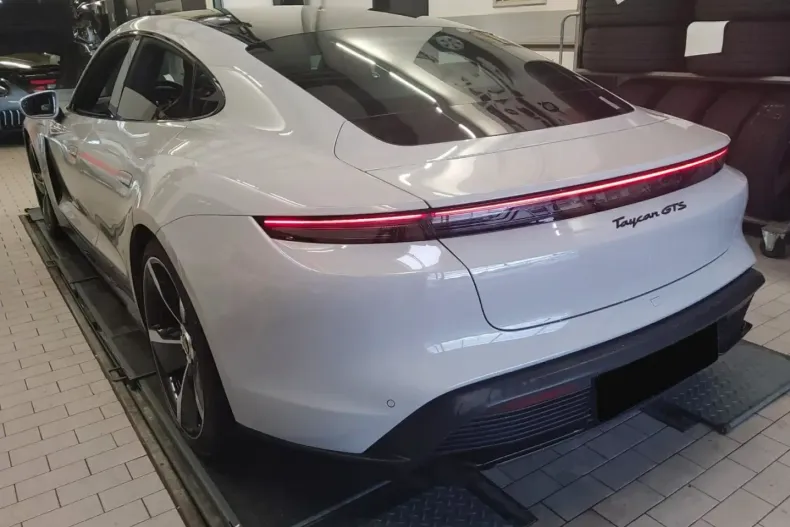 Porsche Taycan din 2022 cu 49.990 km - oferta POR183610 - foto 5