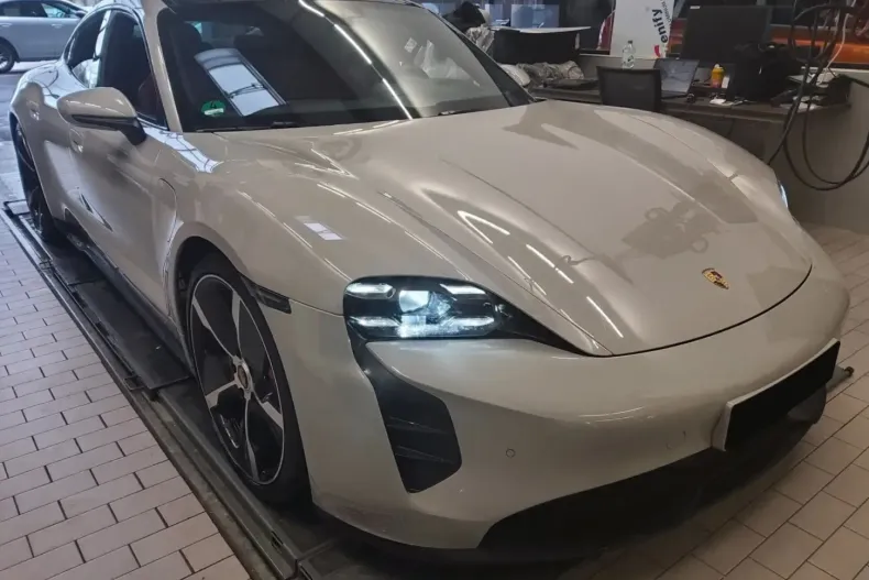 Porsche Taycan din 2022 cu 49.990 km - oferta POR183610 - foto 6