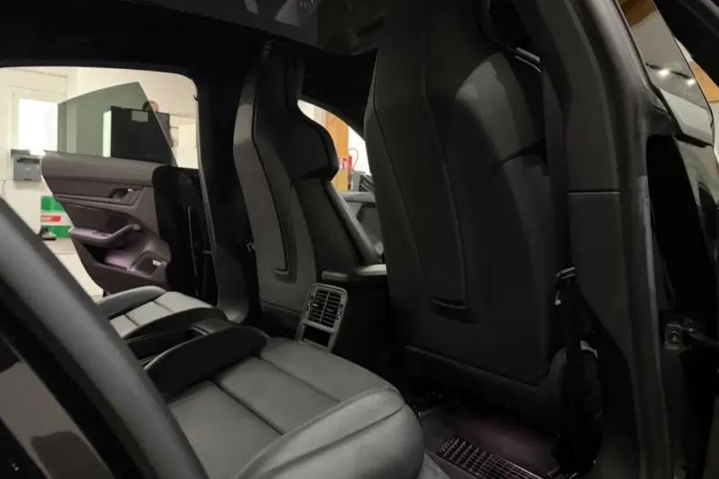 Porsche Taycan din 2021 cu 56.000 km - oferta POR183614 - foto 23