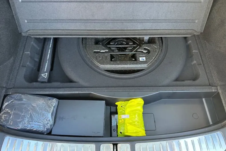 Genesis GV70 din 2025 cu 3.200 km - oferta GEN183620 - foto 7