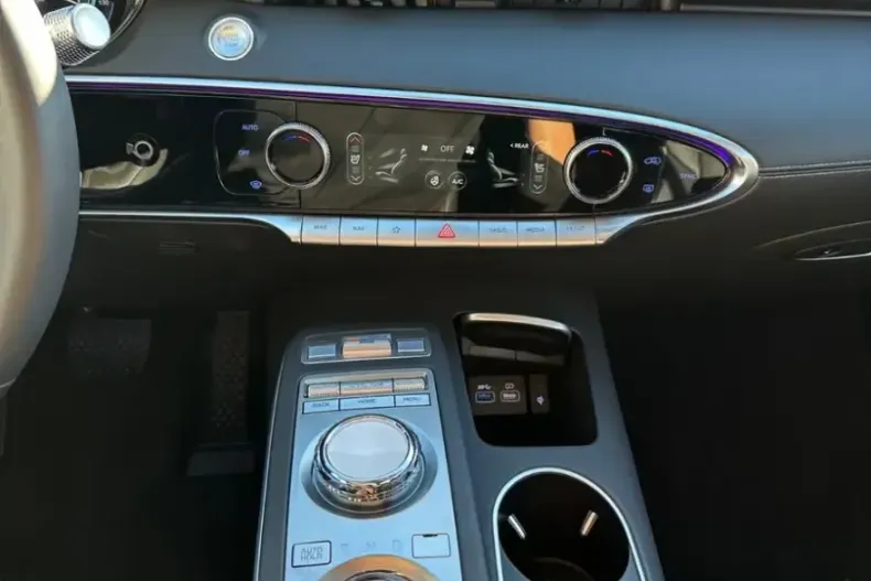 Genesis GV70 din 2025 cu 3.200 km - oferta GEN183620 - foto 16